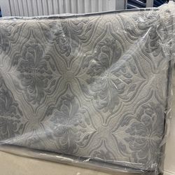 Queen size mattress and box spring