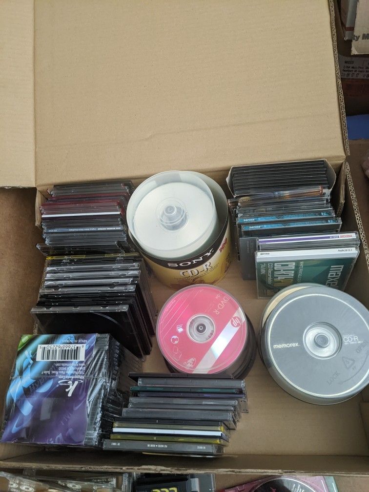 DVD -r And CD-r Recordable Discs With 60 Jewel Cases for Sale in