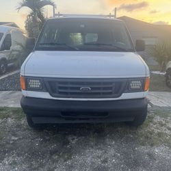 Ford Van 2004 