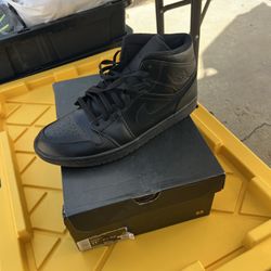 Men’s 11.5 Air Jordan 1 MID