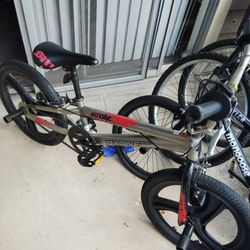 Mongoose Ozone 500 Freestyle 20-in Bike