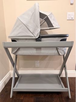 UPPAbaby Bassinet V3 + Bassinet Stand – Like New