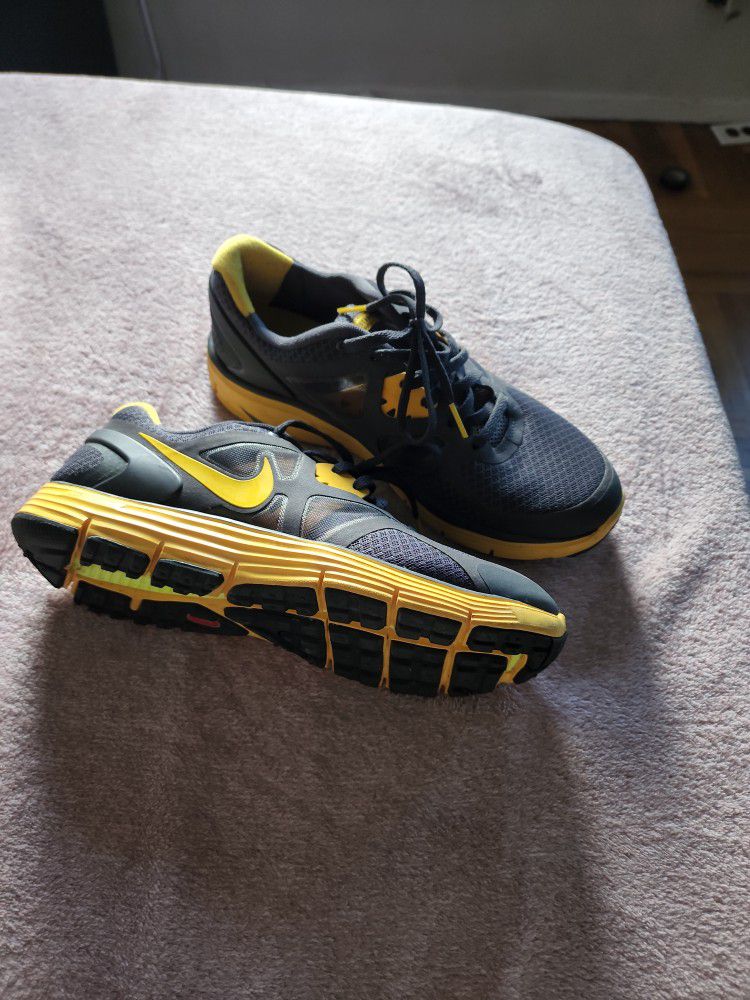 Nike Livestrong Lunarlon Running Shoes for Sale in NY - OfferUp