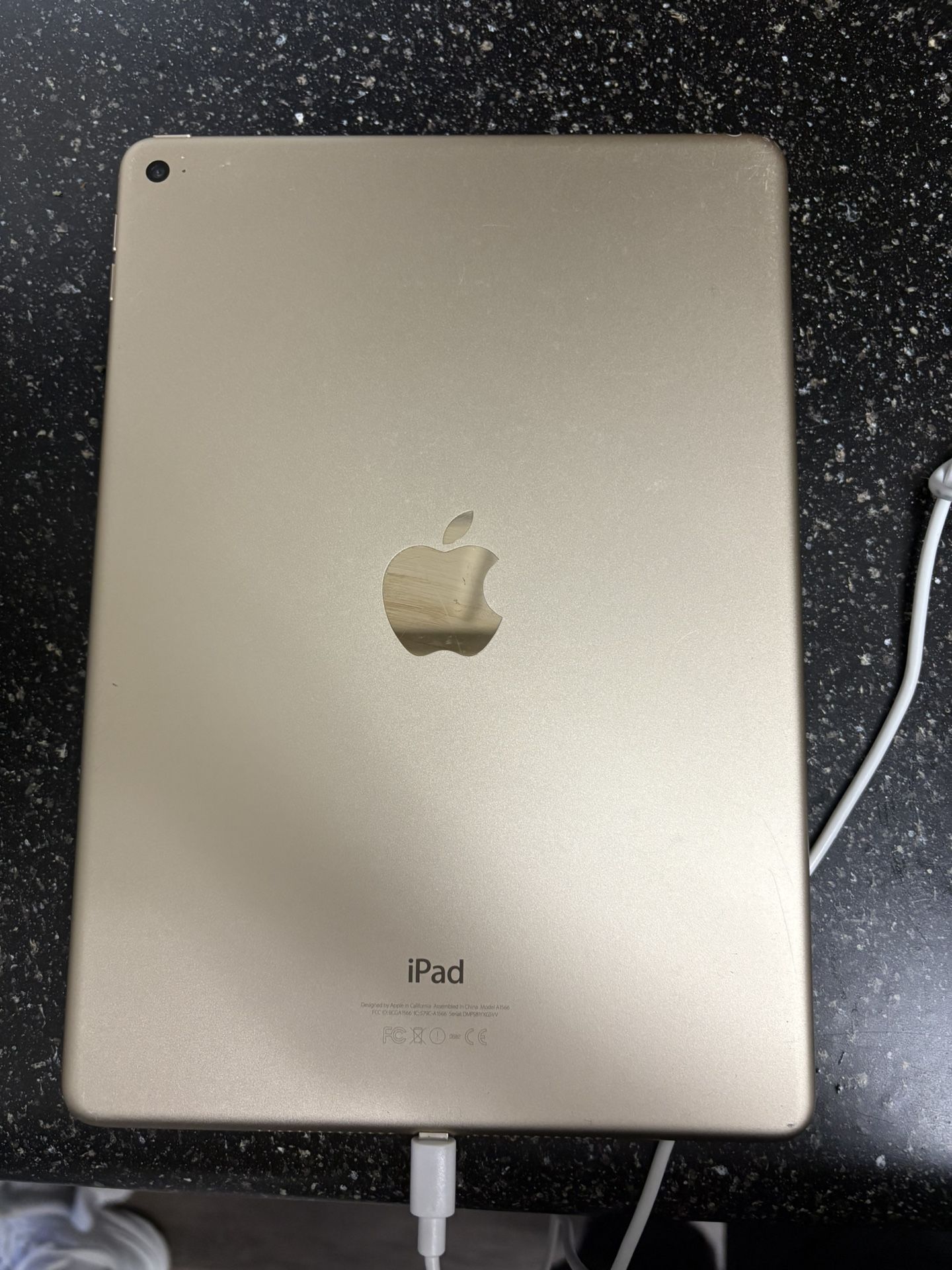iPad Air 2 (Gold) UNLOCKED