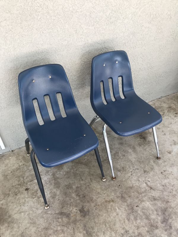 40 plastic heavy duty chairs for Sale in Plant City, FL - OfferUp