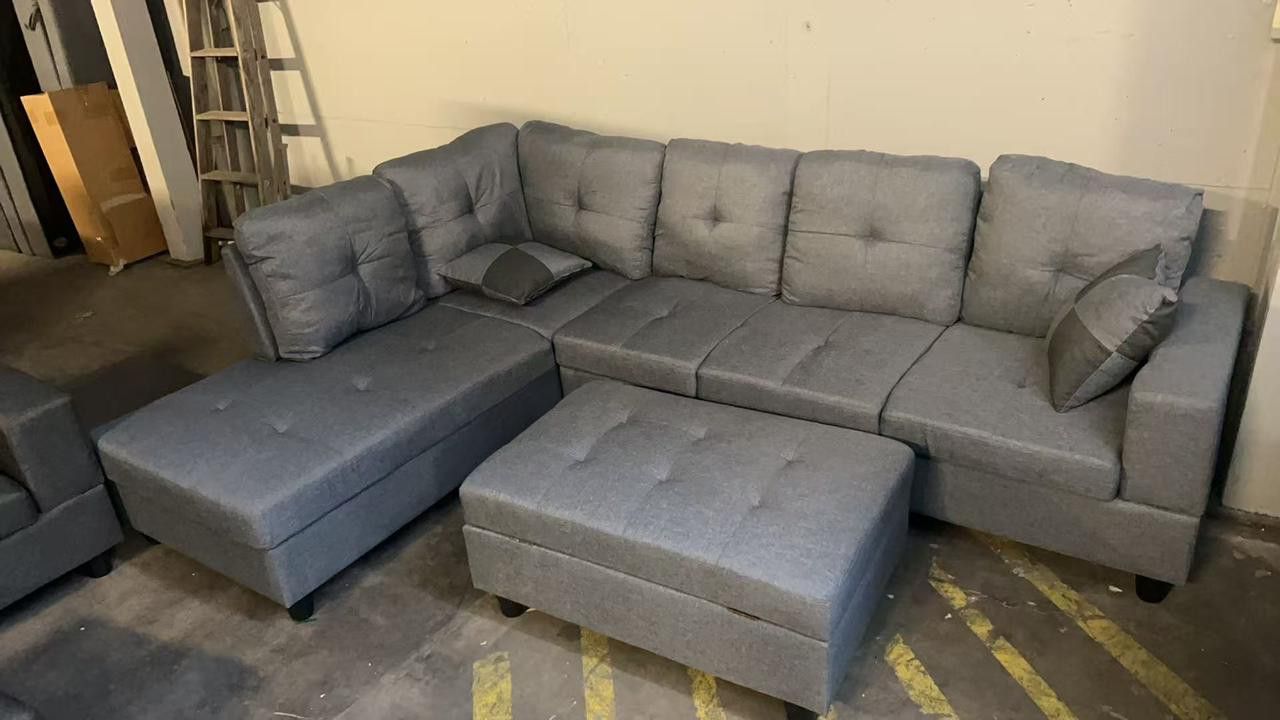 BRAND NEW SECTIONAL COUCH WITH OTTOMAN