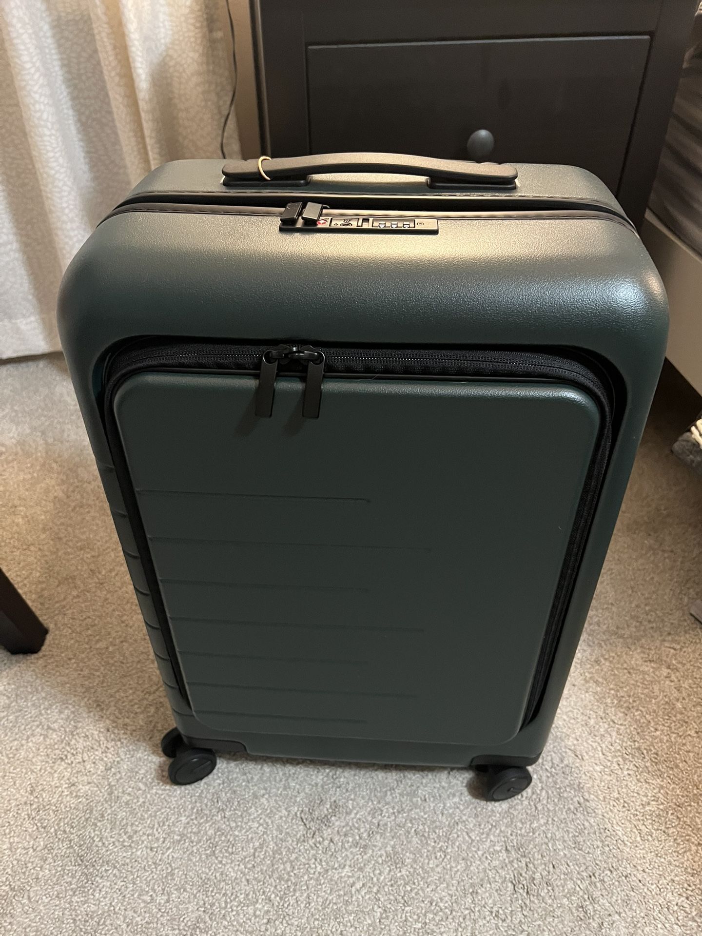 Quince Carry-on Suitcase - Unopened
