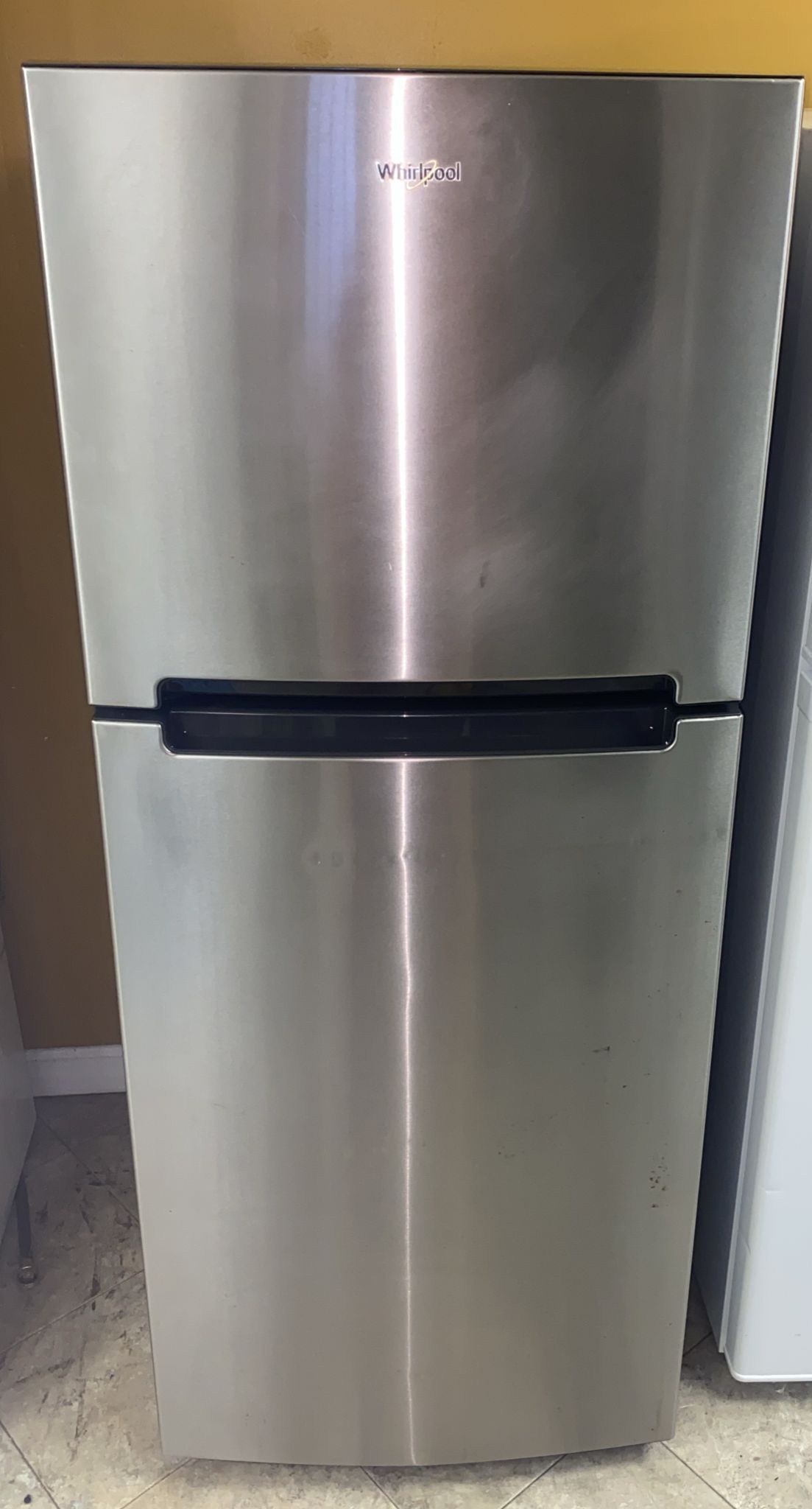 Whirlpool Refrigerator $295.00 USD* · Marca: Whirlpool 18' Whirlpool Stainless Steel refrigerator, like new. Asking $295 firm. 