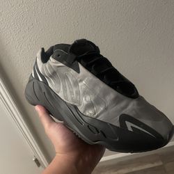 Yeezy Boost 700 “Geode🩶”