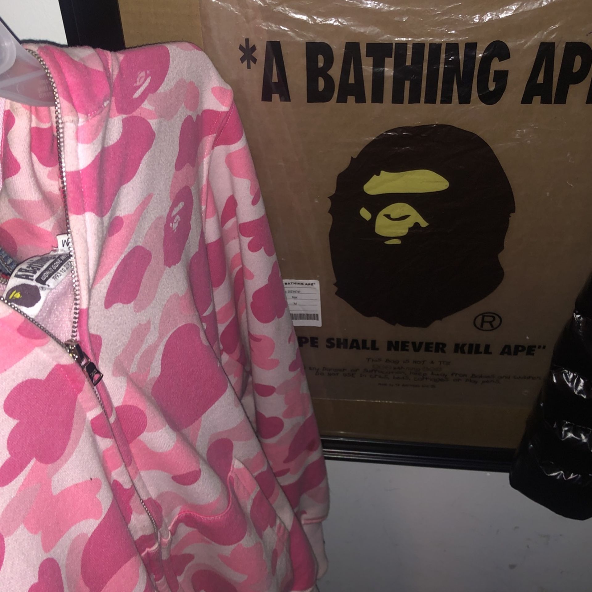 BATHING APE PINK HOODIE.
