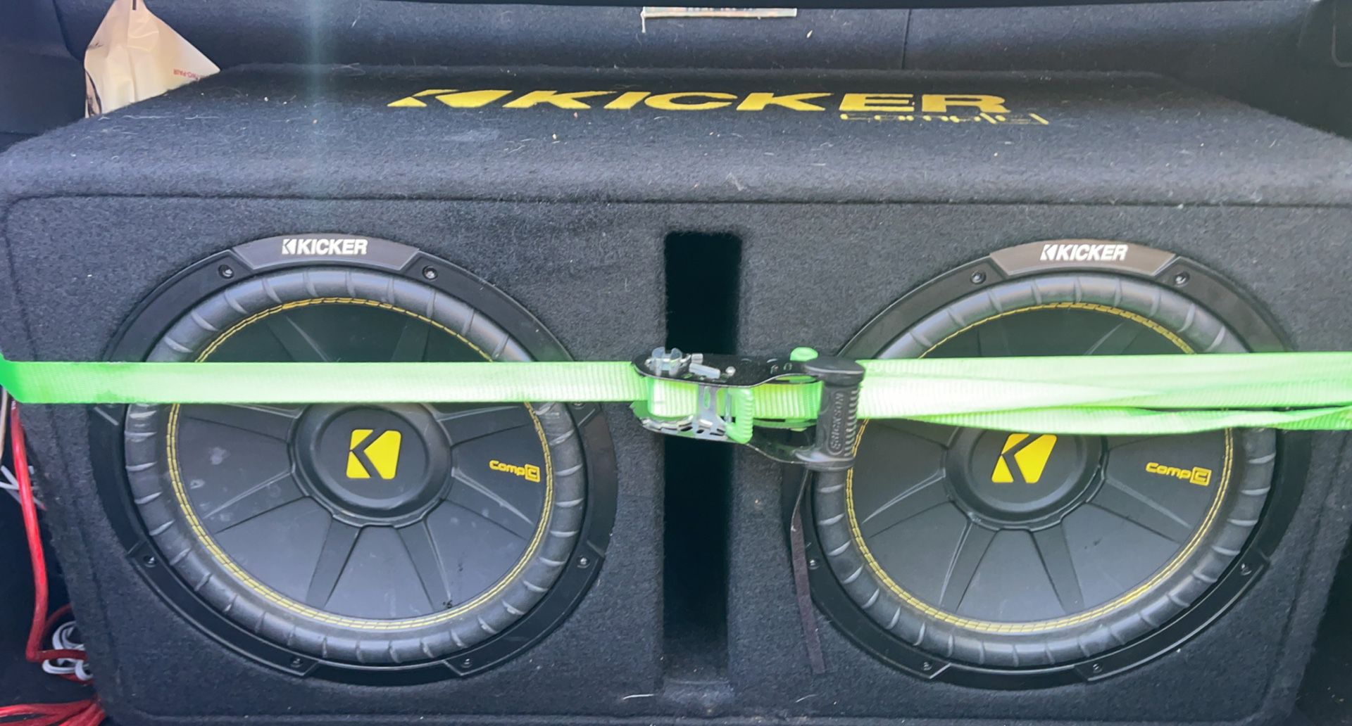 Kicker Subwoofer 10” + 1100 Amp Boss Audio