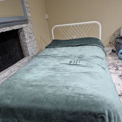 Twin Metal Bed With Ergonomic Slats To Support Mattress