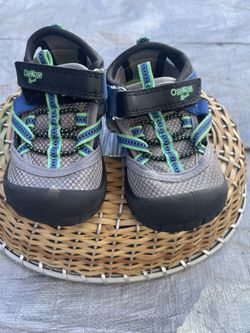 OshKosh B’gash Boys Water Shoes 5 $10