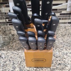 Farberware Knife Set. New