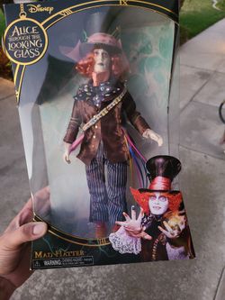 Disney Mad Hatter Alice Through The Looking Glass Figure