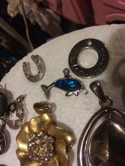 Selling all pendanta one price