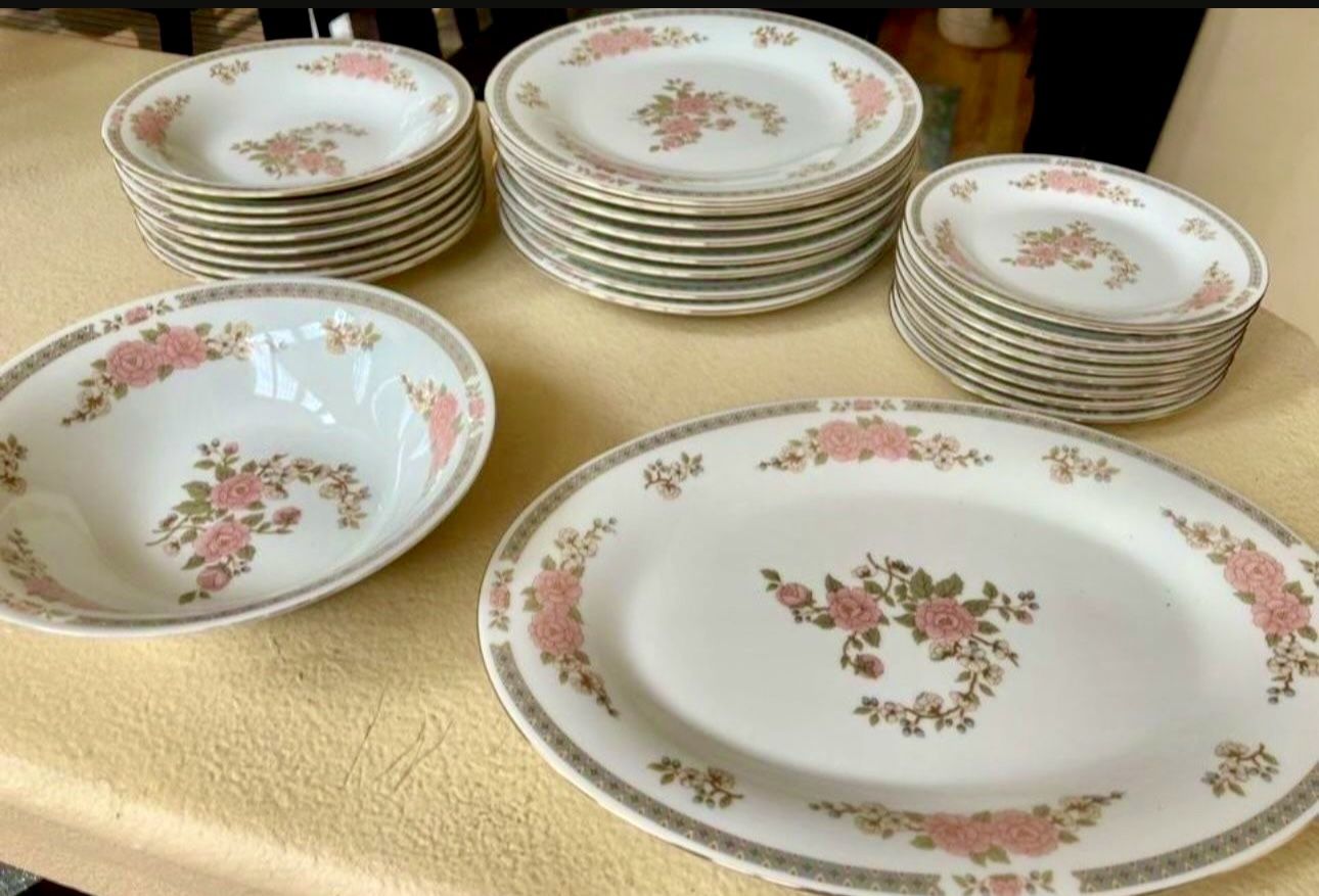 Fairyland Fine China 27 Pieces