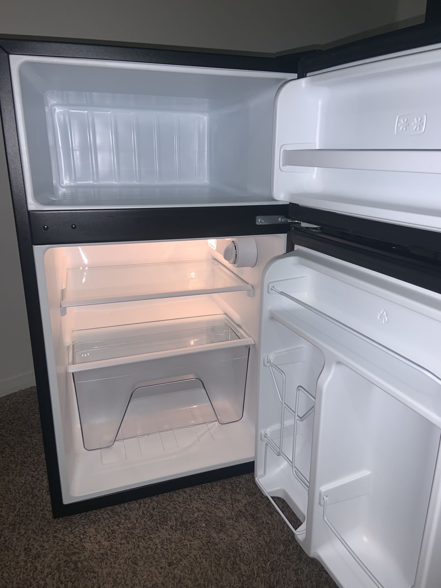 Willz Mini Refrigerator/Freezer for Sale in Tempe, AZ OfferUp