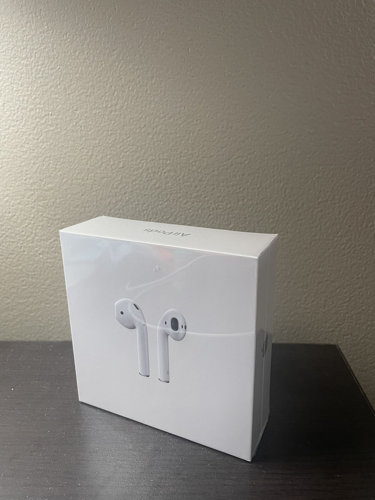 Brand New Sealed 2nd Gen Apple Airpods w/ Charging Case & Emoji Engraving