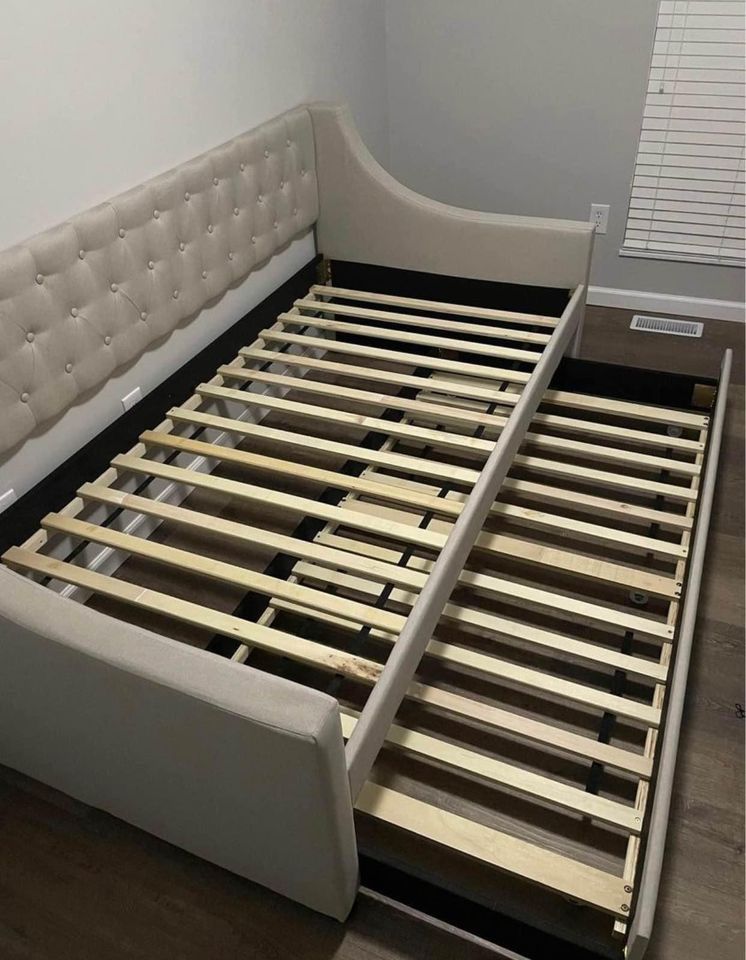 Daybeds,same Day Delivery , Different Sizes!!!