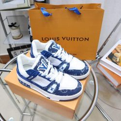 LOUIS VUITTON LV Trainer Sneaker Blue. Size 9