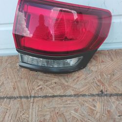 2014-2022 Jeep Grand Cherokee Rear Taillight 