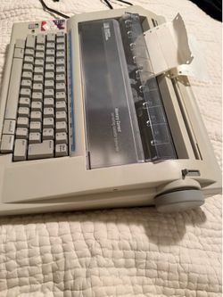 Vintage Electric Typewritter