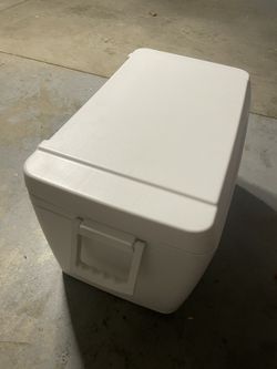 Igloo Ice Chest, Coleman