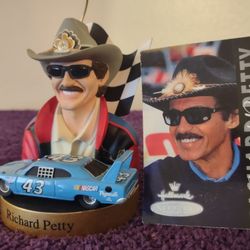 Racing Legend Richard Petty Figurine With Trading Card