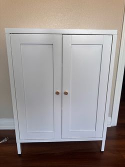 Small Metal Storage Cabinet 23.6” – 3-Tier Bathroom & Home Organizer with Adjustable Shelves, 31.5” Tall, White