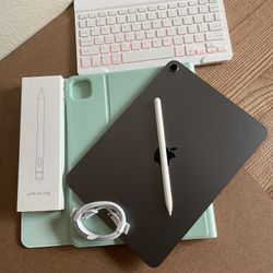 Apple iPad Air 5th Generation (M1 chip / 2022) 64GB with keyboard, pencil & Accessories 