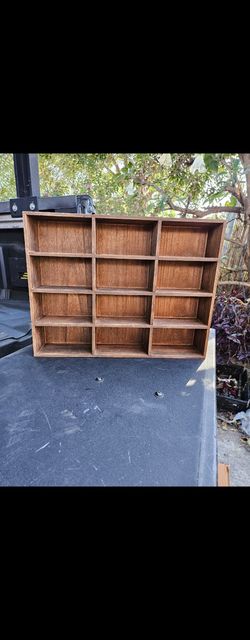 Wall Shelf/Collectibles