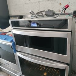 rare Whirlpool refurbished wall oven microwave combination 30 in wide with warranty