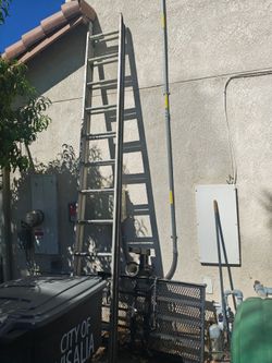 24ft aluminum extension ladder 🪜 140 firm no less don't ask see pictures for details