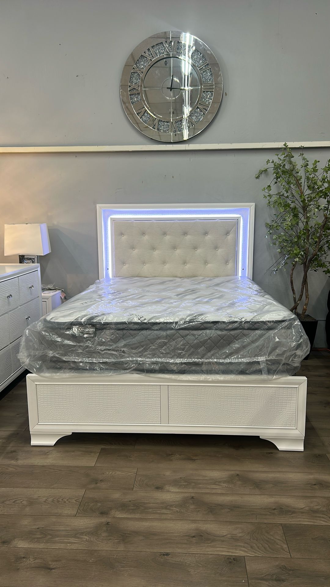 Recámara Tamaño Queen LED - Nuevos Muebles