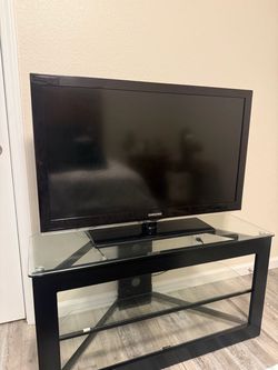 Samsung TV With Glass Tv Stand