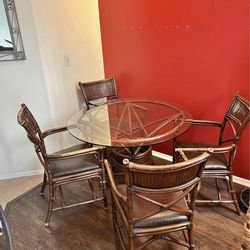 Round Dining Table With Chairs 