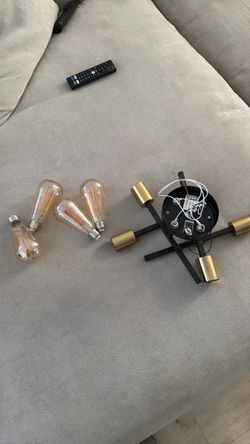 Ceiling light with light bulbs