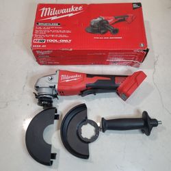 Milwaukee
M18 18V Lithium-Ion Brushless Cordless 4-1/2 in./5 in. Grinder w/Paddle Switch (Tool-Only)