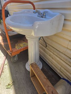 Pedestal bathroom sink with faucet