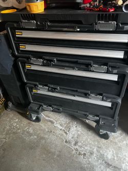 Dewalt tough system 2.0DXL wheeled work station