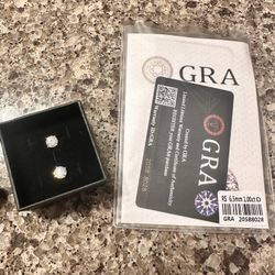 Men’s Moissanite Round Stud Cut Earrings 