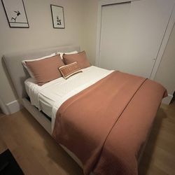Queen Bed Set