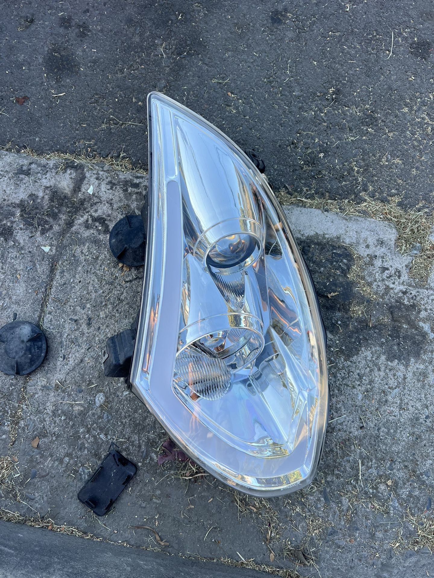 Infinity G35 Headlight