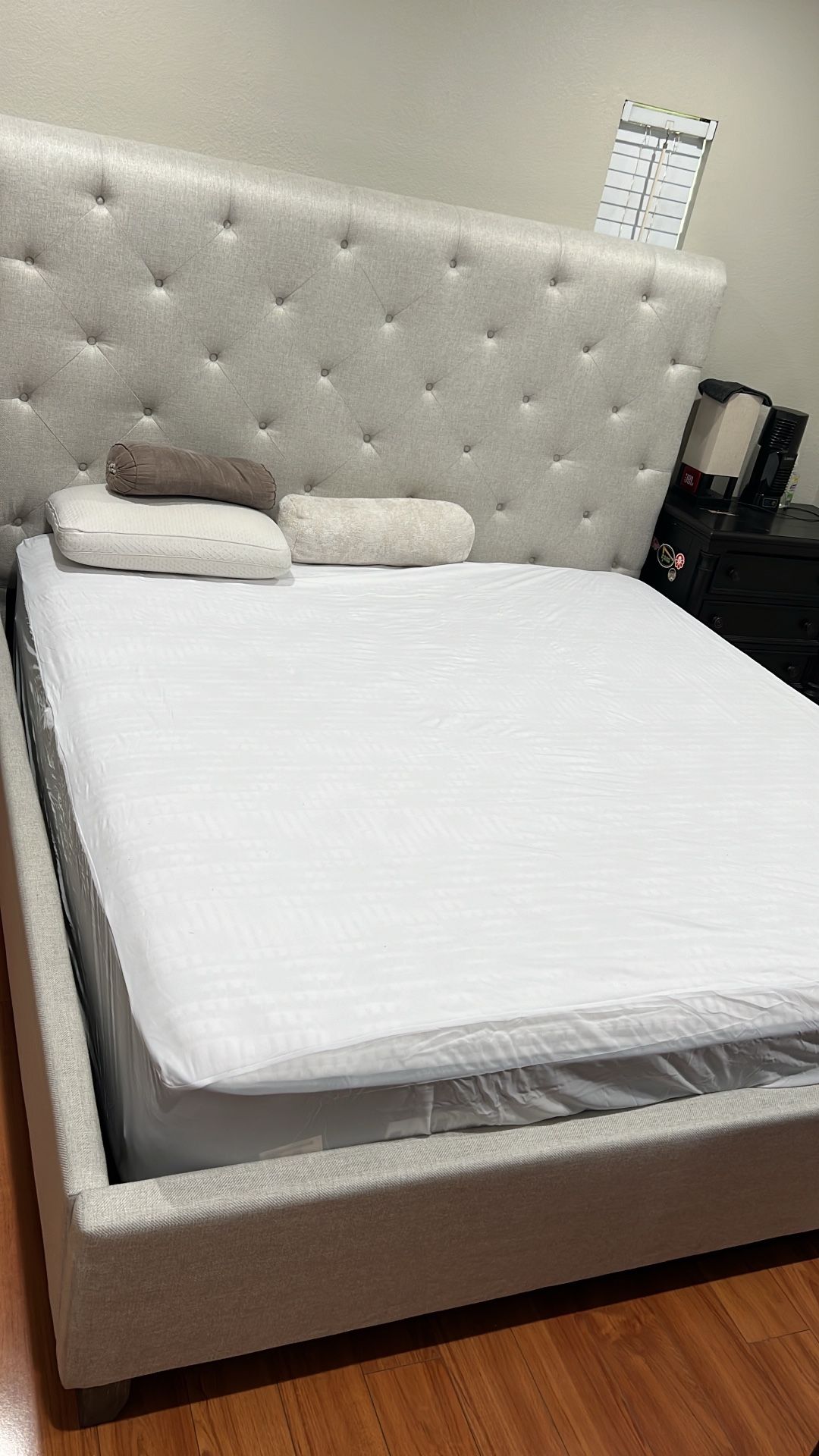 CONFORT KING SIZE BED FRAME AND MATRESS