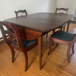 Beautiful Vintage Expandable Mahogany Dining Table with 4 Chairs
