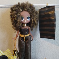 Season 1 OMG Doll Royal Bee