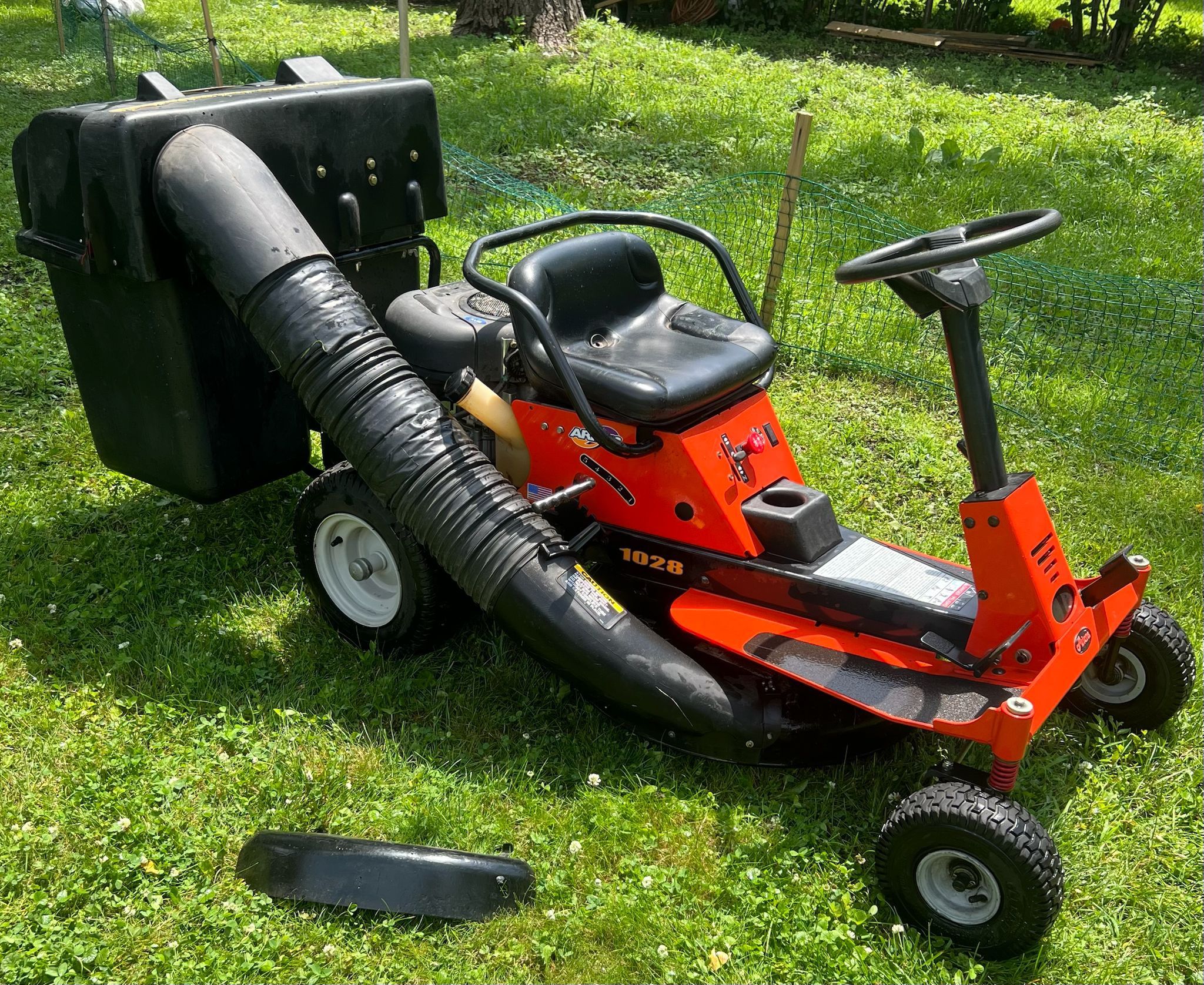 Ariens 1028 Riding Lawnmower