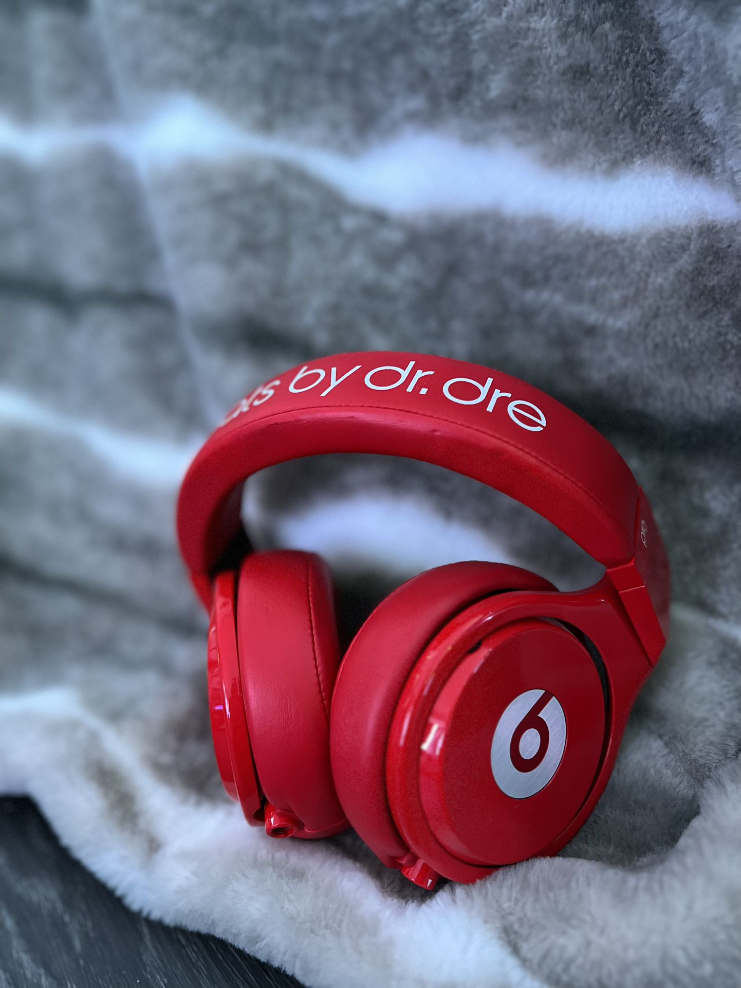 Beats By Dr.Dre Studio (Custom ALL Red) for Sale in Chicago, IL - OfferUp