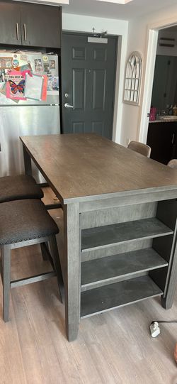 Dining room table 4 chairs